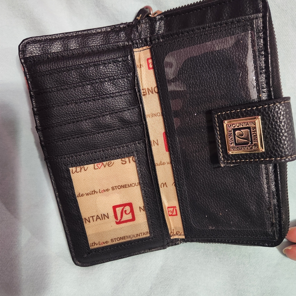 Stone Mountain Accessories Black Leather Wallet